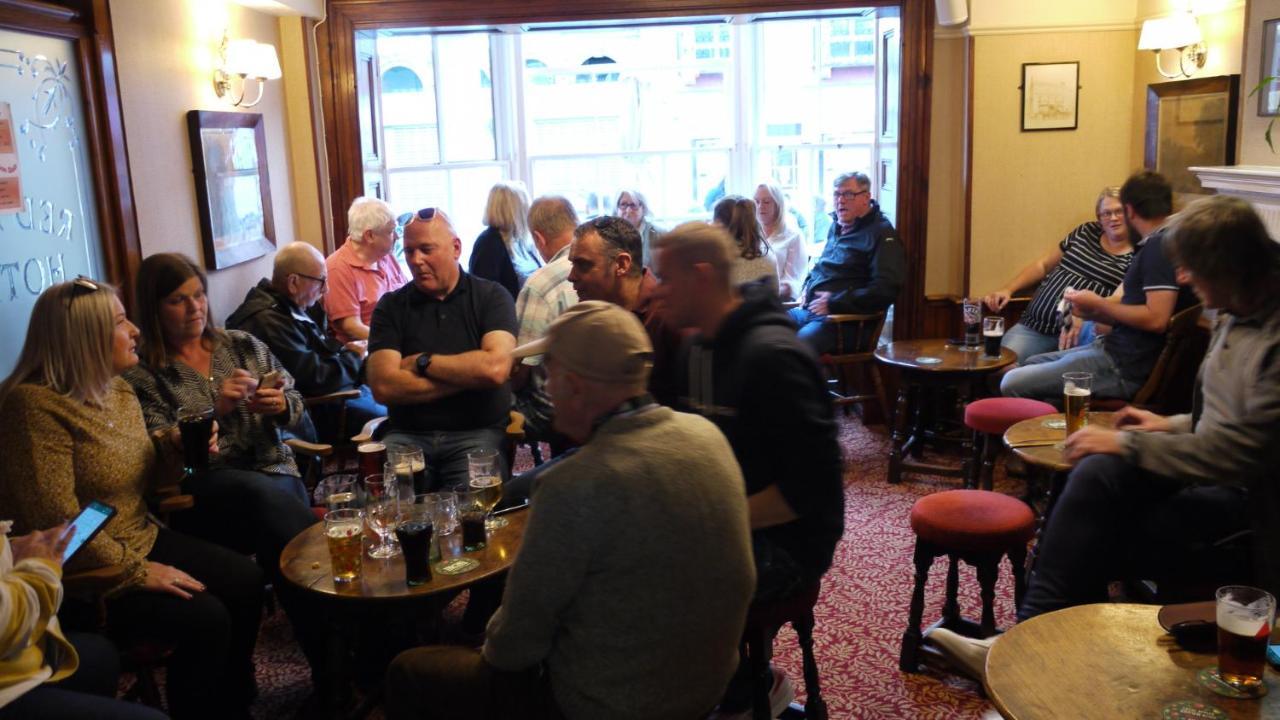 The Red Lion 3*