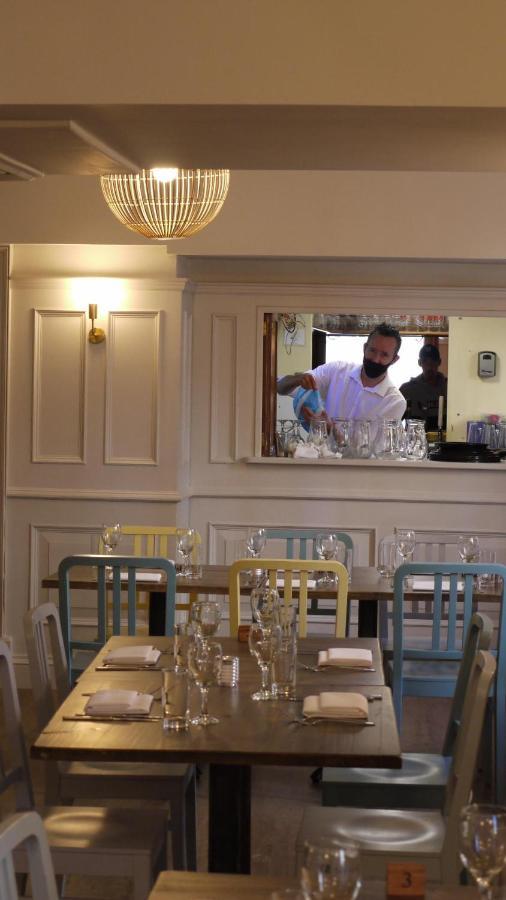 The Red Lion 3*
