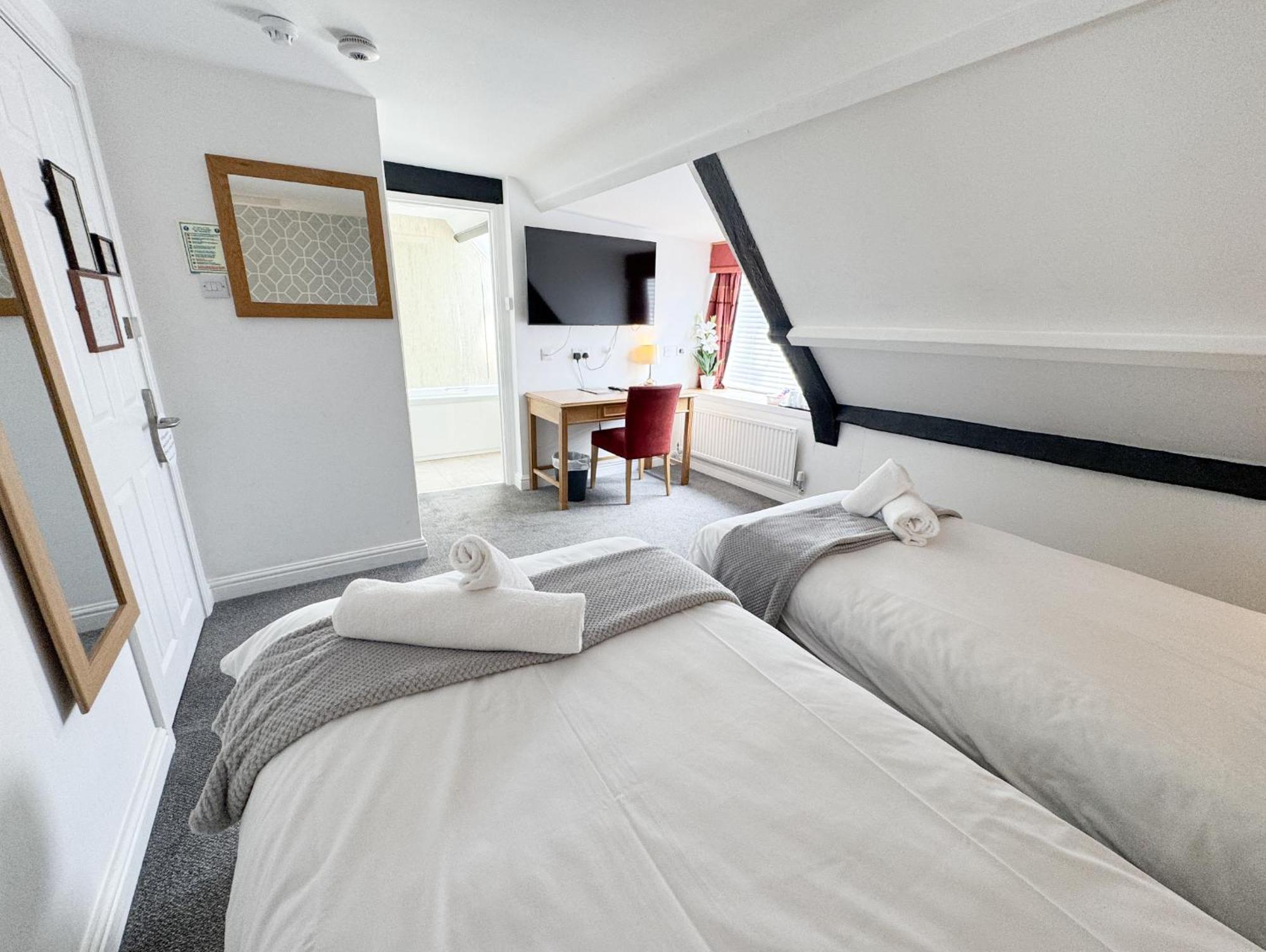 The Red Lion Hotel 3*